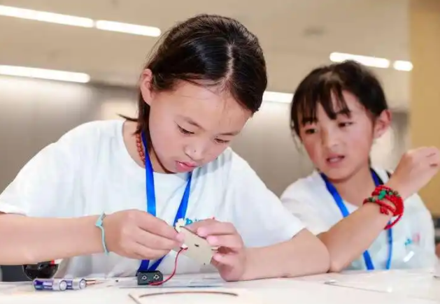 教育長跑令營研學為橋讓少年的夢想從高原走向廣闊天地