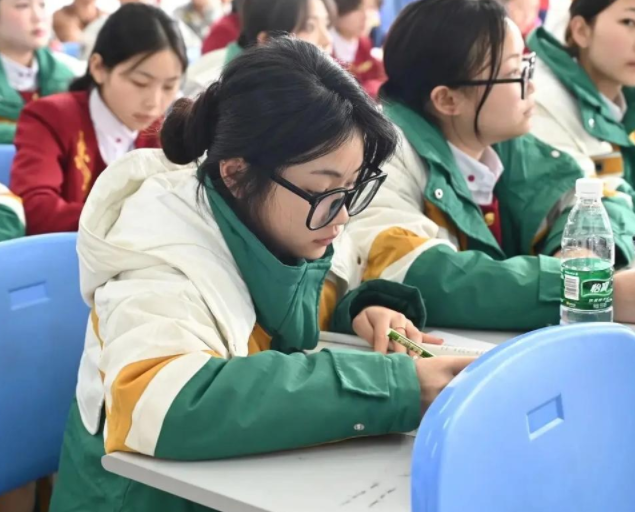 家長與周邊居民暴露出教育規劃與城市發展頂層設計銜接的短板