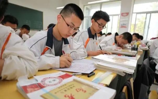 家長與周邊居民暴露出教育規劃與城市發展頂層設計銜接的短板