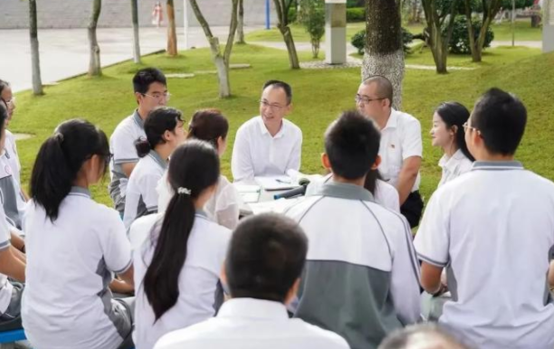 大力改善職業教育辦學條件穩步推進職業教育一核兩翼整合辦學