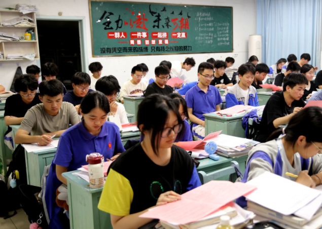 重言亦重行以奉獻詮釋信仰留守鄉土不只常識更用陪同傳遞勇氣 重言亦重行以奉獻詮釋信仰留守鄉土不只常識更用陪同傳遞勇氣