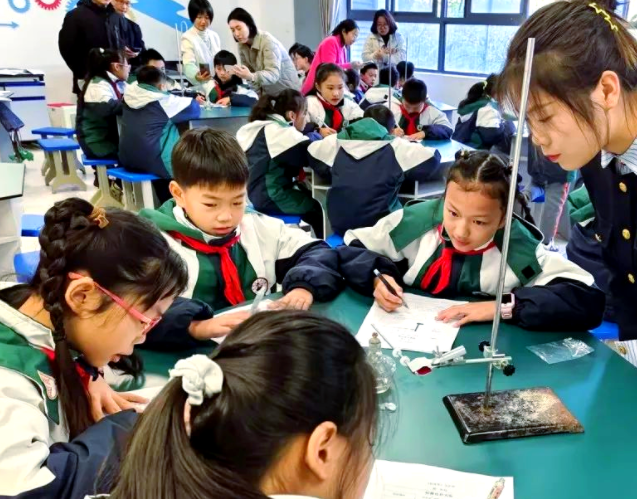 小學引入學本教育理念激活講堂初中推廣集團化辦學激發生機 小學引入學本教育理念激活講堂初中推廣集團化辦學激發生機