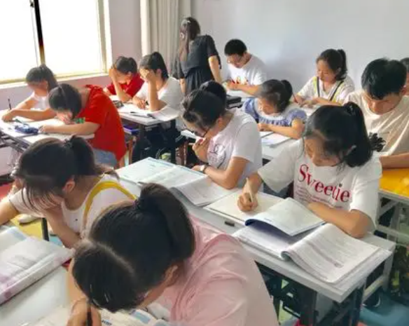 搬到山水間讓孩子內行走中讀懂家園的厚重讓鄉土的根脈深植于心