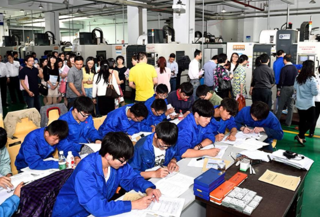 職業教育應加速融入和服務立異驅動戰略在推進科技效果轉化