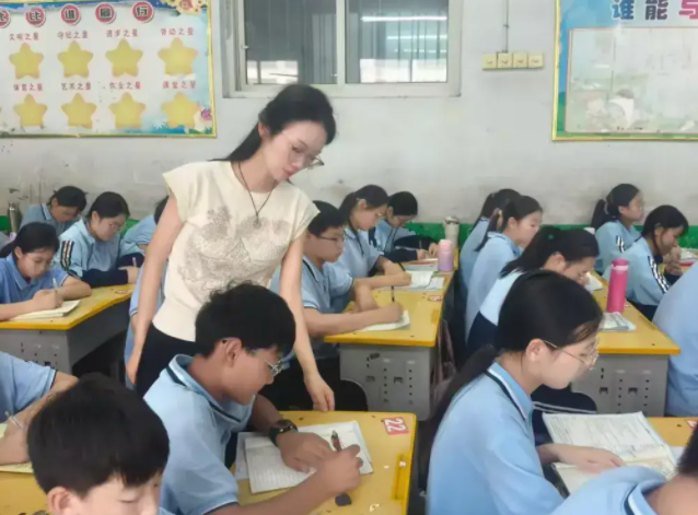 教育數字化人工智能賦能變化技術革命的步伐非常快有很大不同