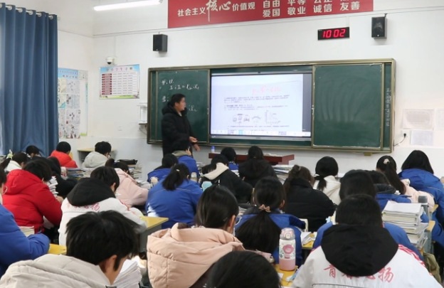 教育數字化人工智能賦能變化技術革命的步伐非?？煊泻艽蟛煌? title=