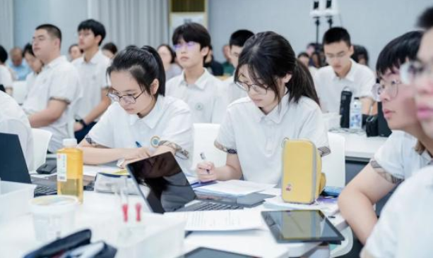 教育實(shí)踐中積累了豐厚經(jīng)歷也催生了許多可落地可體會(huì)的成果