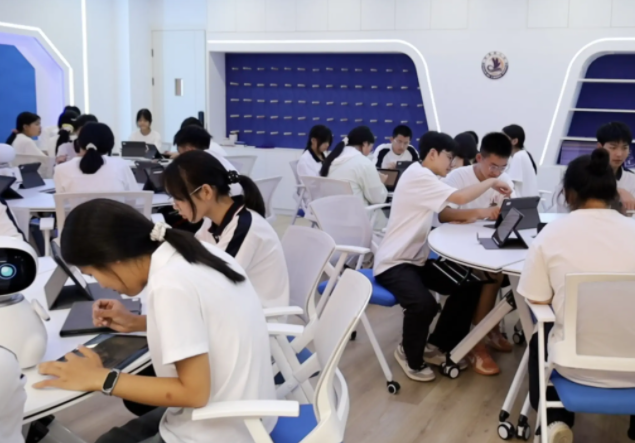 校園建設智慧講堂構建在線課程共享及虛擬實驗實訓等方面深化對接