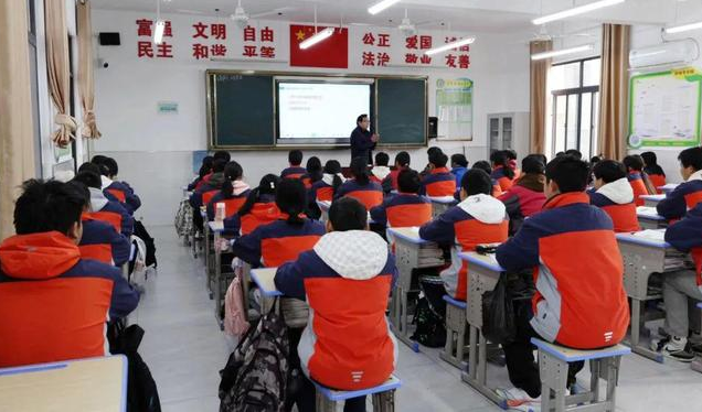 耐心交流解說科創教育對孩子歸納才能創新思維培養的重要性