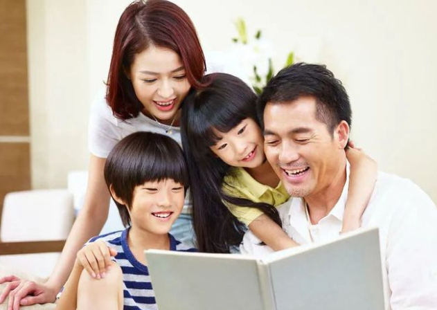 家庭教育而是構建一個家校社三位一體的協同育人共同體