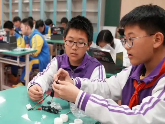 從增加一個學位到提高一堂課的質量基礎教育正一步一個腳印