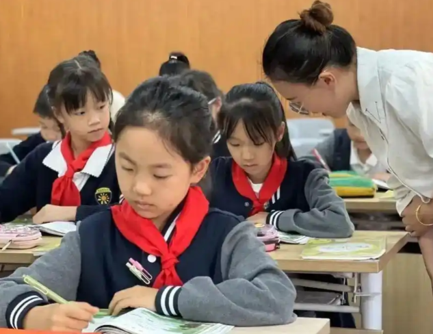 以教育教育思維研討中心為依托進(jìn)一步深化教育教育思維的研討 以教育教育思維研討中心為依托進(jìn)一步深化教育教育思維的研討