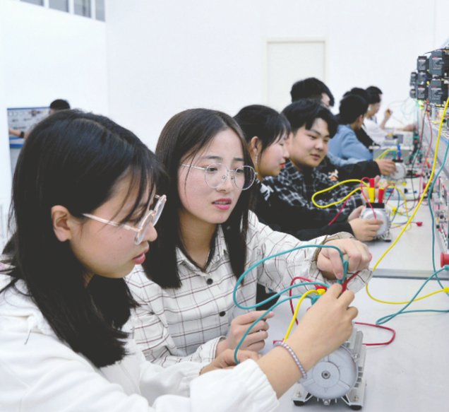 資源上的簡略疊加更是對工作教育展開新形式的繼續探索