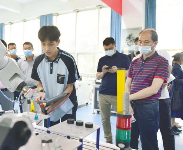 多元化的課程設置破解學用脫節經過深度的校企合作打通人才培育壁壘