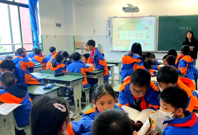 師德師風建設提升專業還活躍把信息技能用在講堂上 師德師風建設提升專業還活躍把信息技能用在講堂上