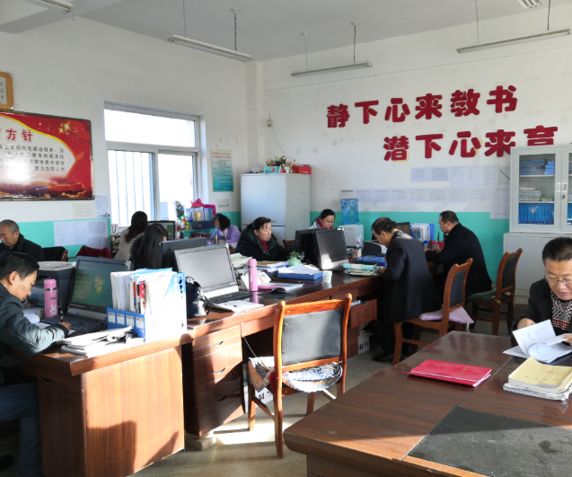 核心的就業育人主題教育引導畢業生樹立積極求職心態