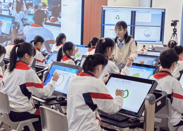 堅實的數據課程變革并非局部調整對教育生態的全方位重塑