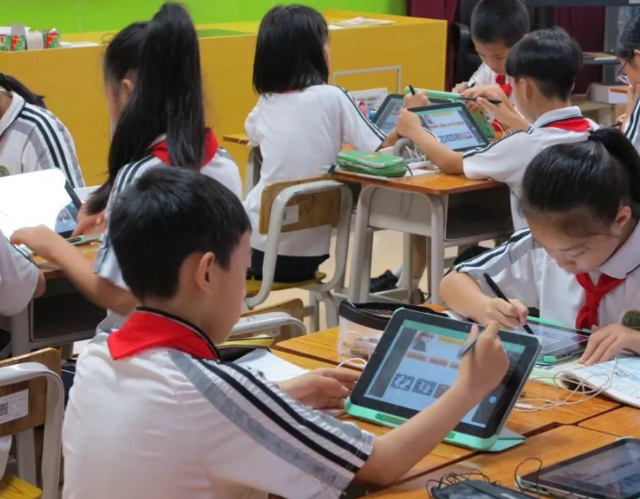 數據洞察對課程內容教育方法和評估系統進行系統性優化