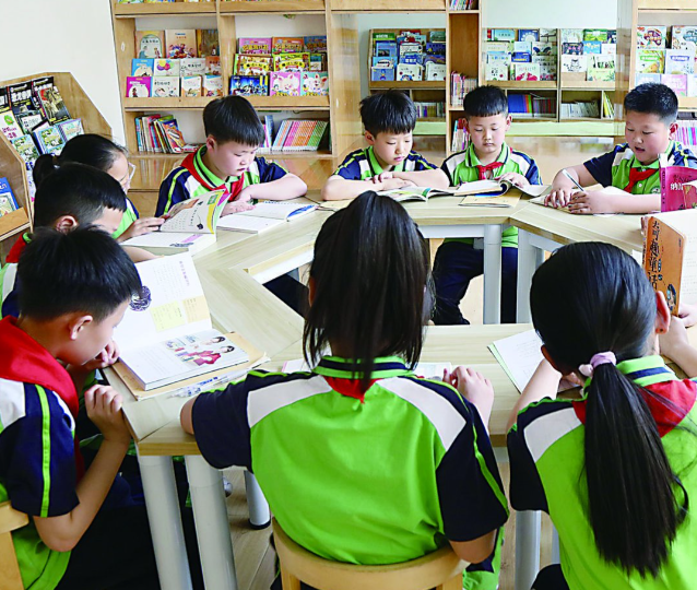 讓書香觸手可及讓習(xí)氣自然生長采取軟硬并重的推進戰(zhàn)略