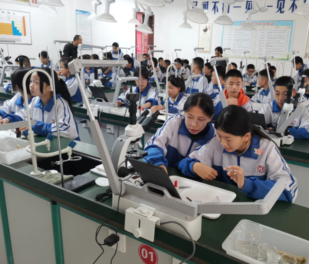 研討方向是科學教育需求走進校園與老師和同學們溝通交流